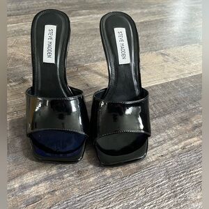 NWOT, Steve Madden “Signal” black, square toe sandal. Size 8.5